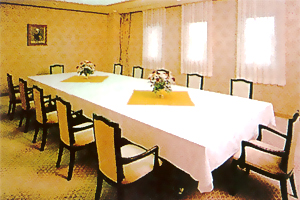 2F 特別会議室「菊」 2F 特別会議室「菊」